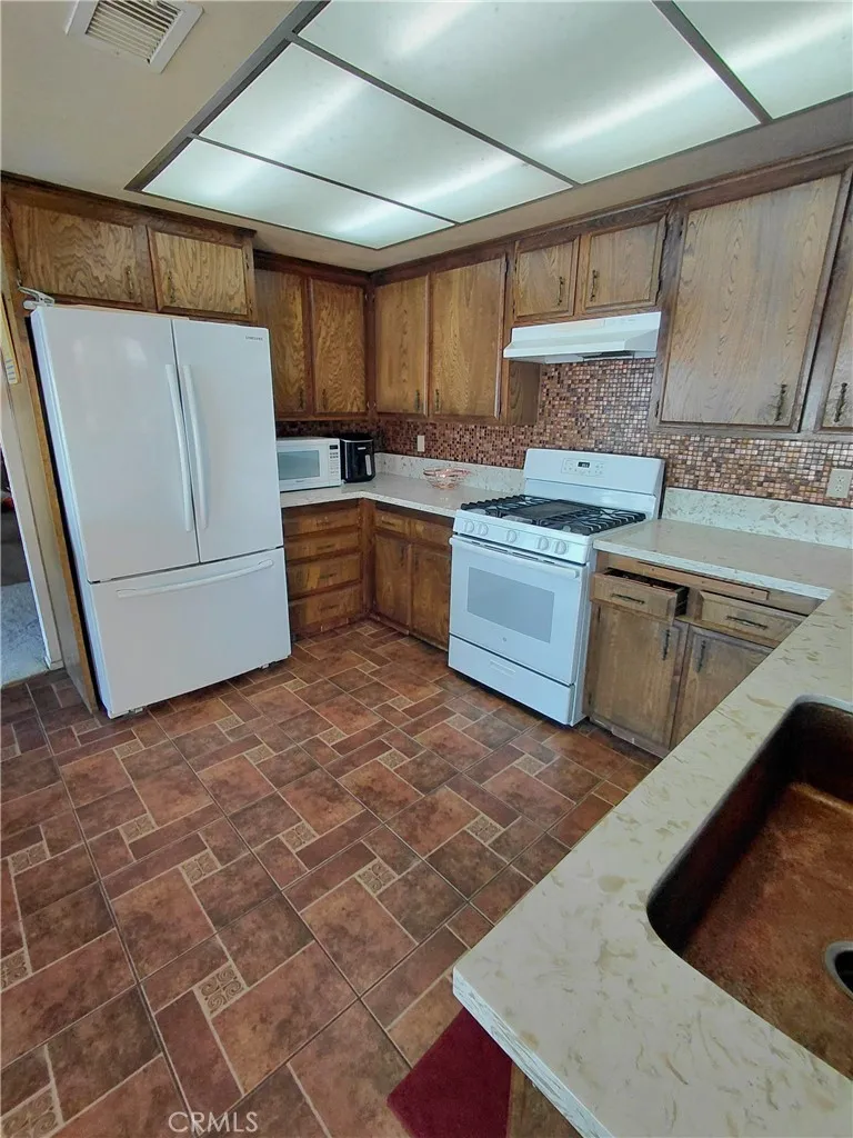 27564 Lakeview Helendale, CA 92342