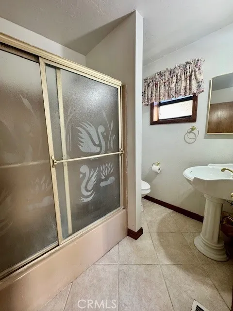 652 Arbula Crestline, CA 92325
