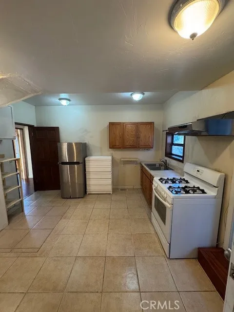 652 Arbula Crestline, CA 92325
