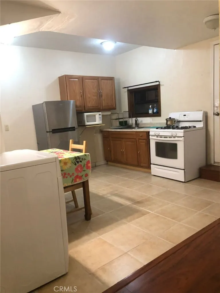 652 Arbula Crestline, CA 92325