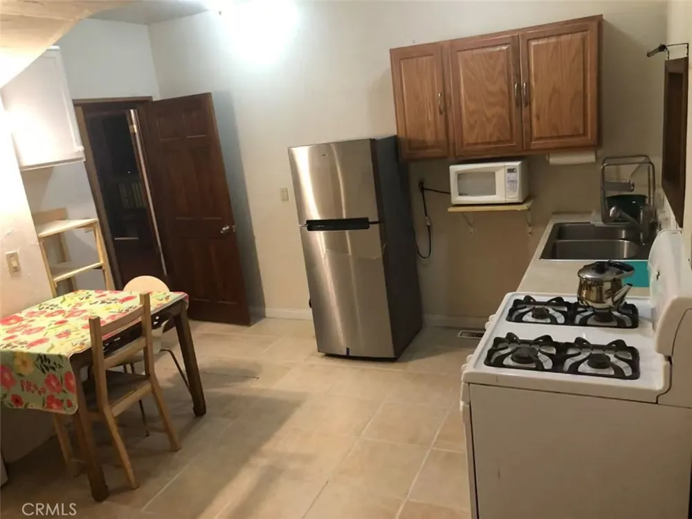 652 Arbula Crestline, CA 92325