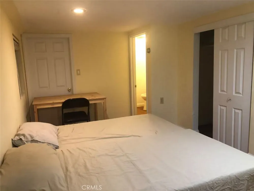 652 Arbula Crestline, CA 92325