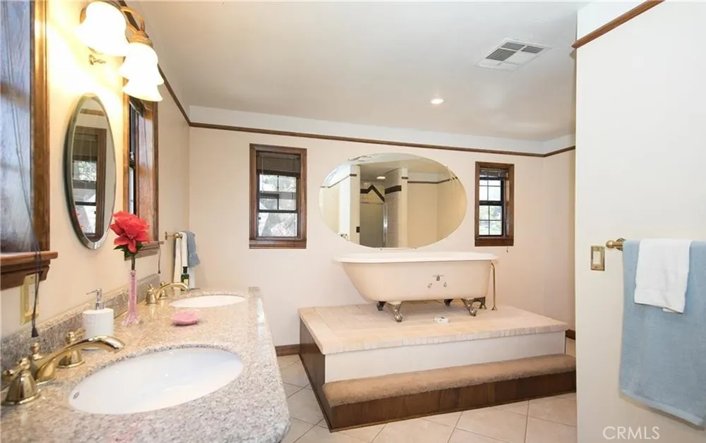 652 Arbula Crestline, CA 92325