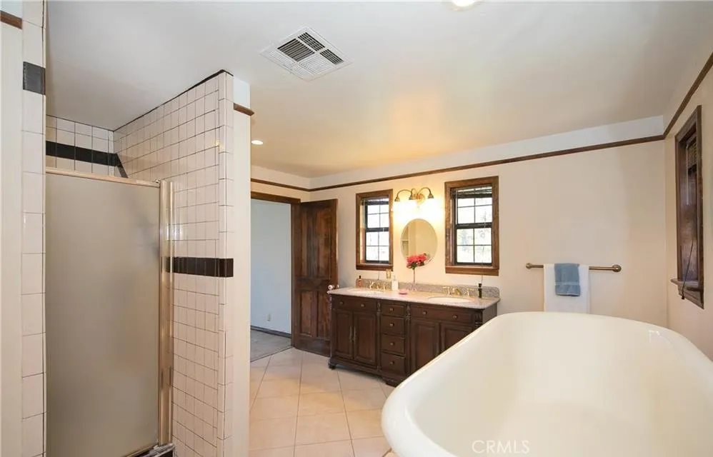 652 Arbula Crestline, CA 92325