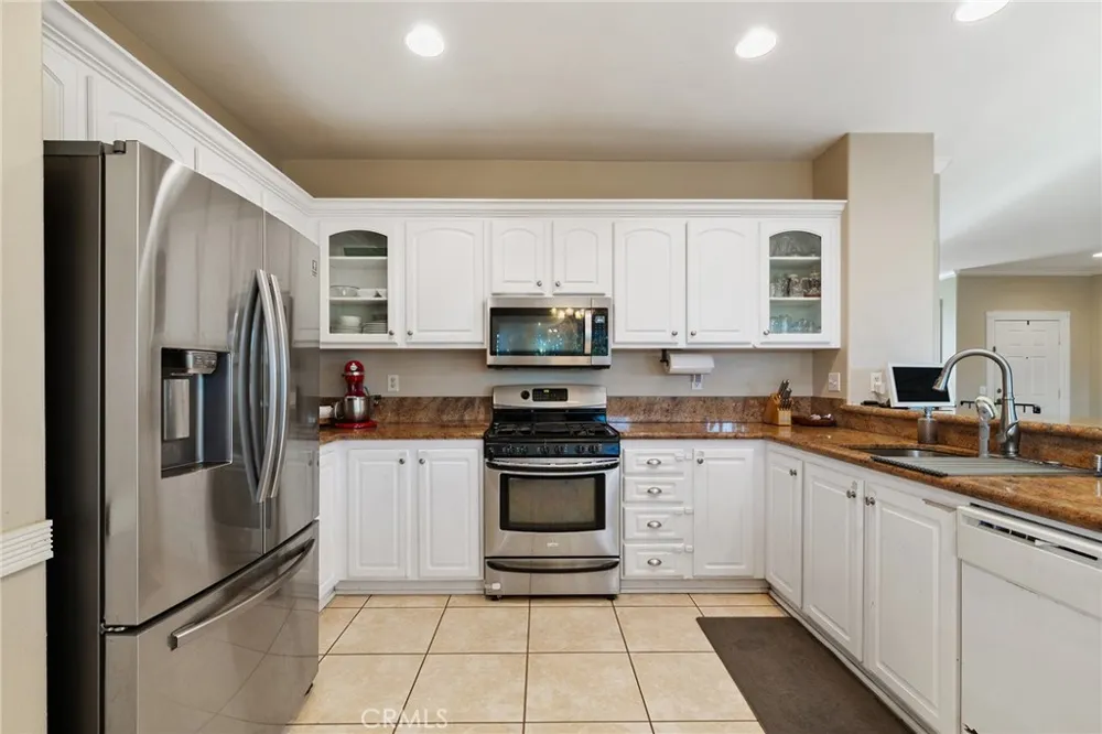 17886 Robusta Riverside, CA 92503