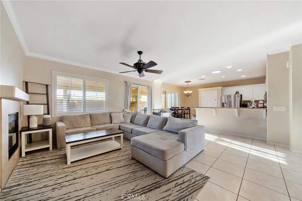 17886 Robusta Riverside, CA 92503