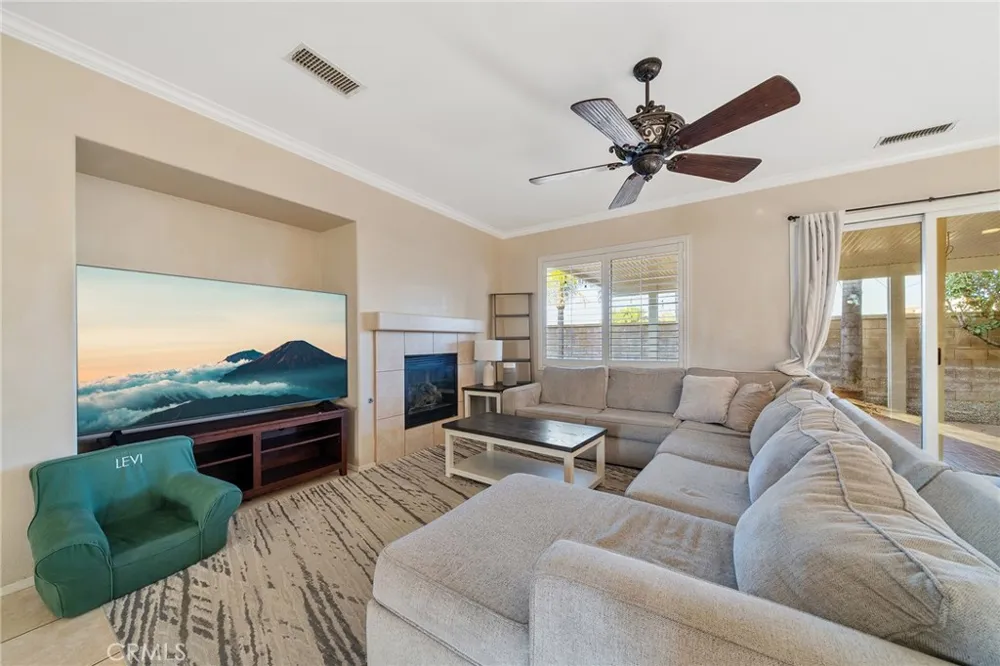 17886 Robusta Riverside, CA 92503