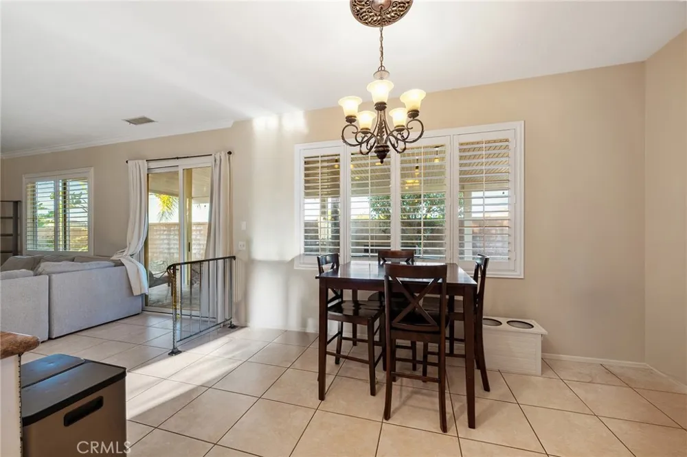 17886 Robusta Riverside, CA 92503