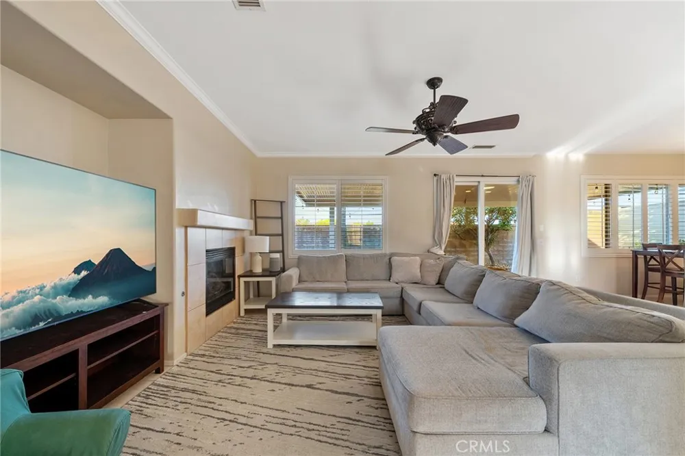 17886 Robusta Riverside, CA 92503