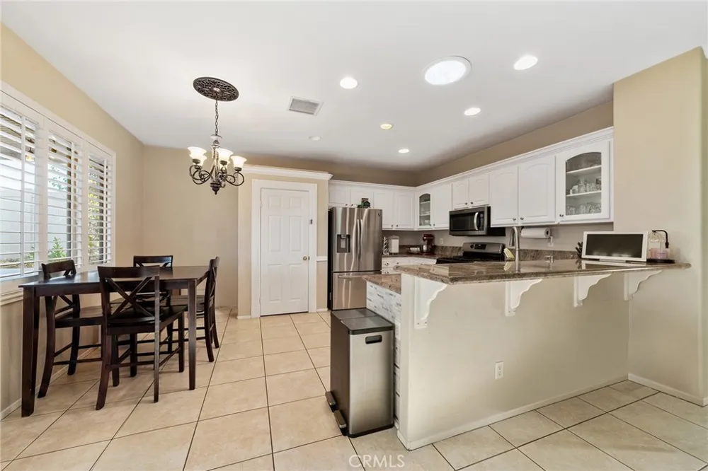 17886 Robusta Riverside, CA 92503