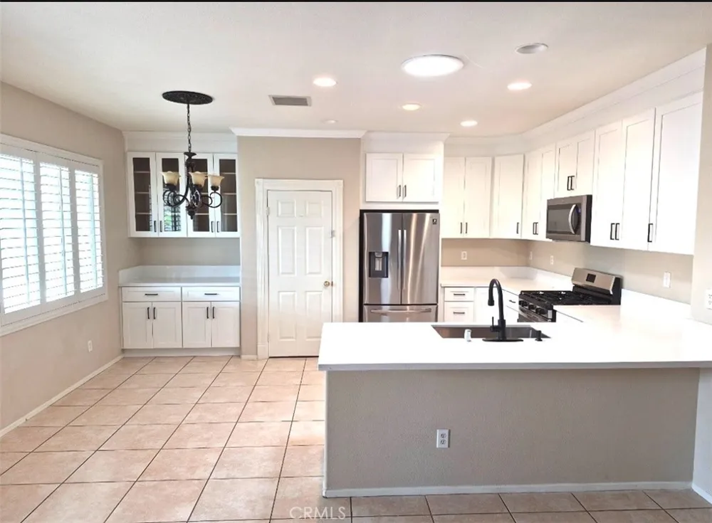 17886 Robusta Riverside, CA 92503