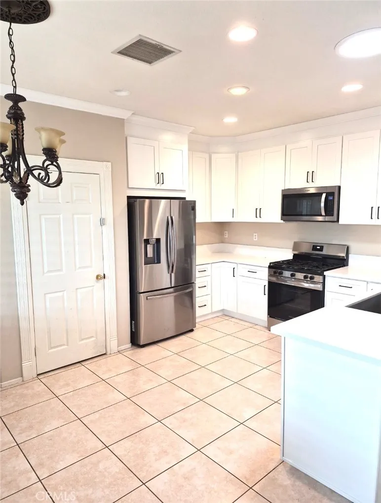 17886 Robusta Riverside, CA 92503