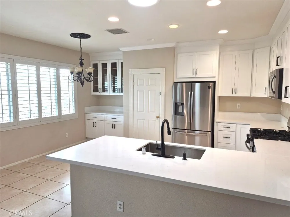 17886 Robusta Riverside, CA 92503