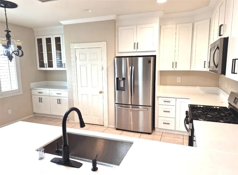 17886 Robusta Riverside, CA 92503