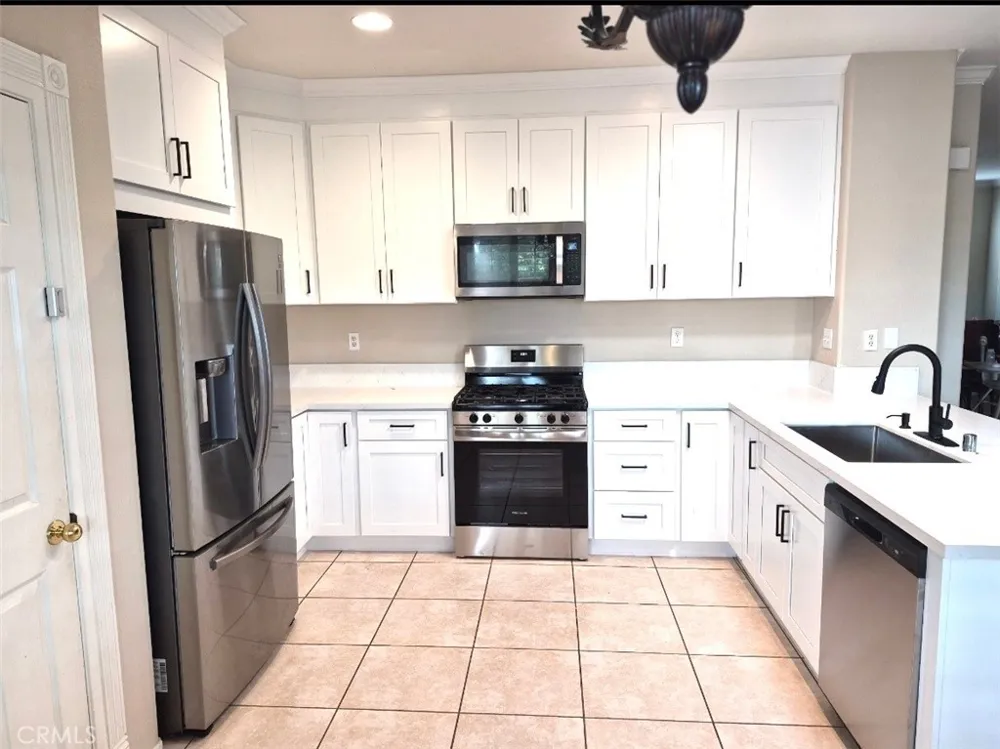 17886 Robusta Riverside, CA 92503