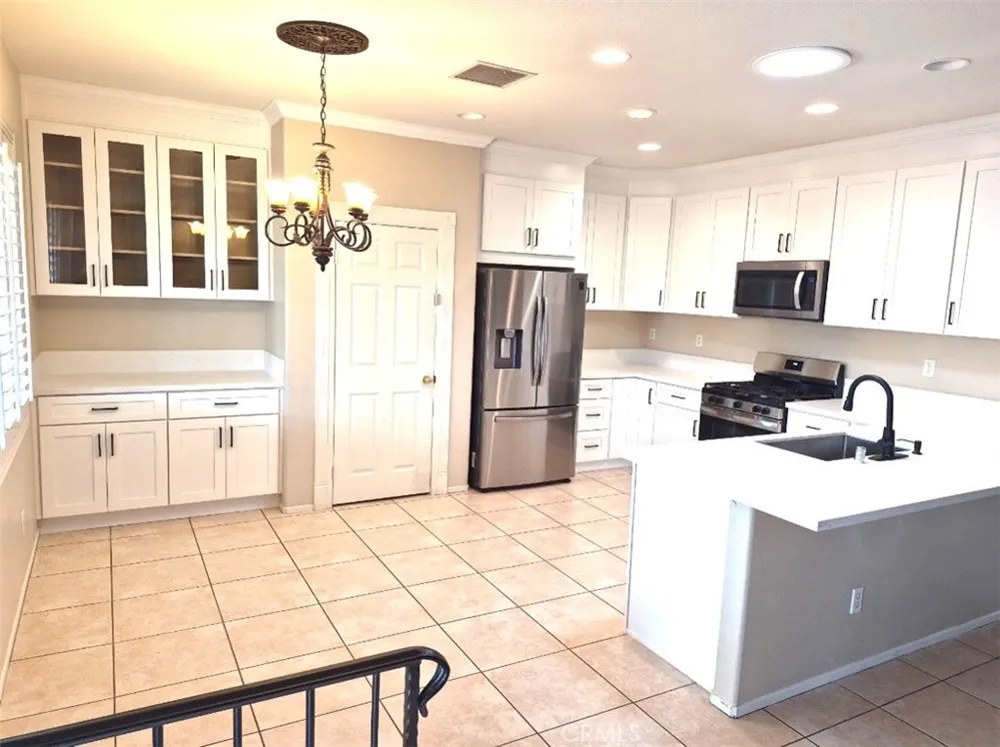 17886 Robusta Riverside, CA 92503