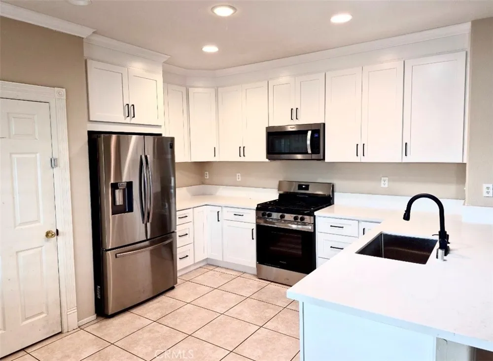 17886 Robusta Riverside, CA 92503