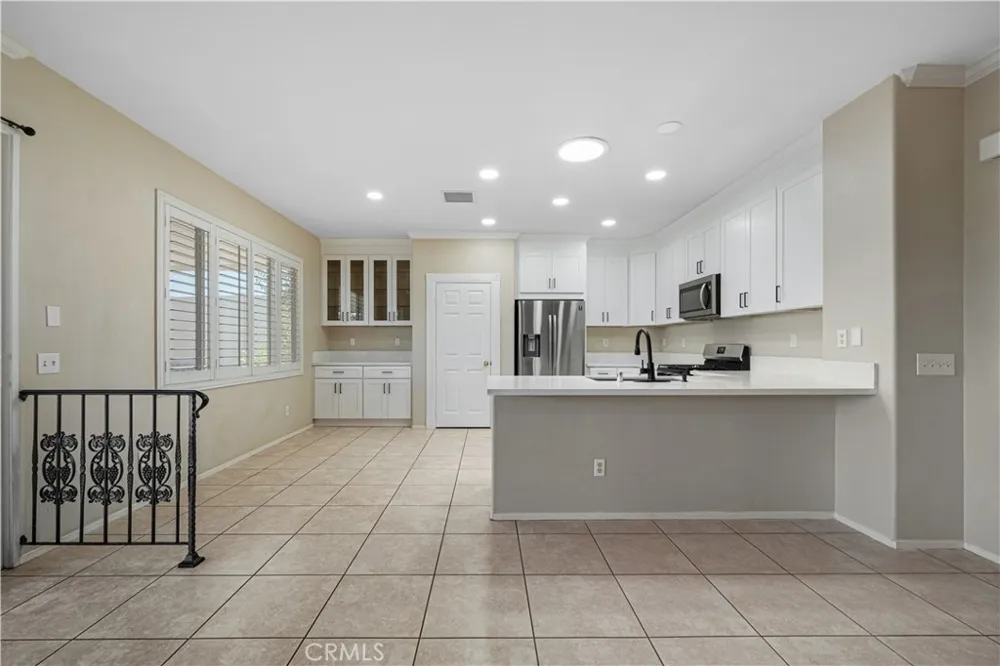 17886 Robusta Riverside, CA 92503