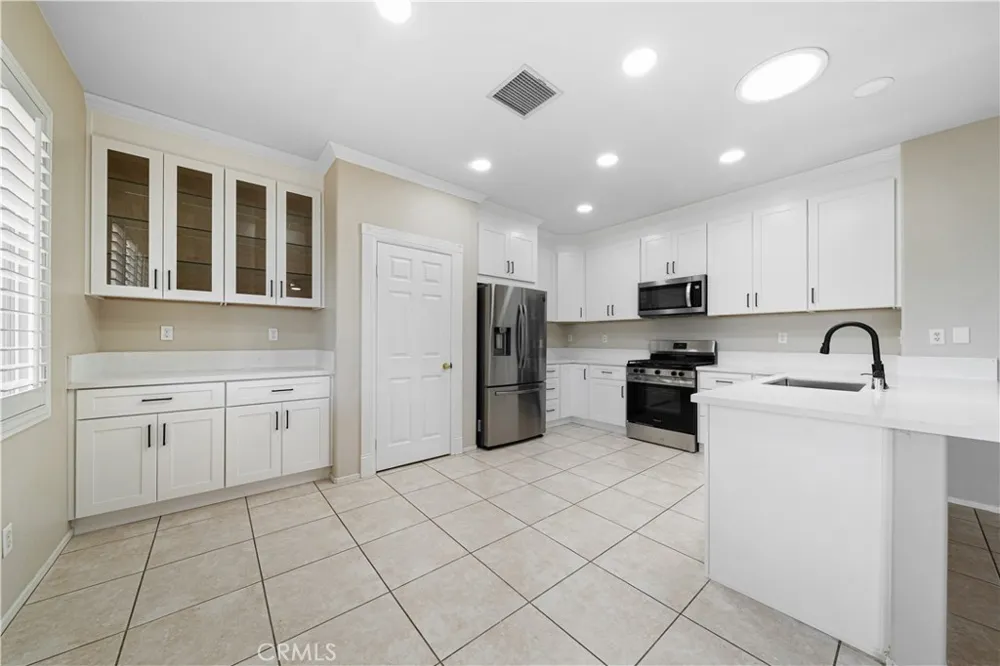 17886 Robusta Riverside, CA 92503
