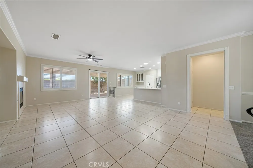 17886 Robusta Riverside, CA 92503