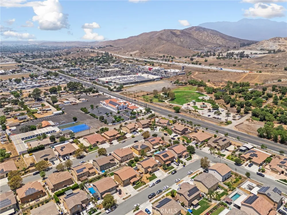 4247 Solomon Street Jurupa Valley, CA 92509
