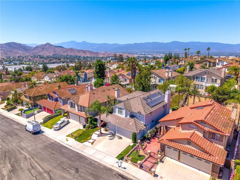476 Somerset Cir Corona, CA 92879