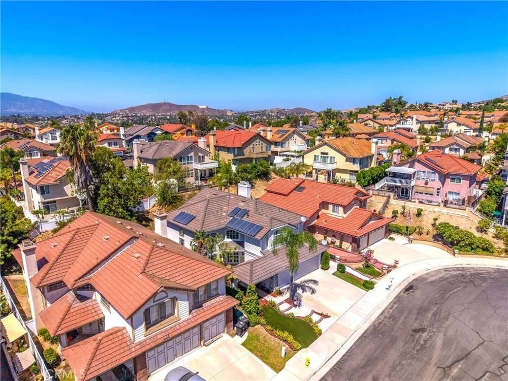 476 Somerset Cir Corona, CA 92879