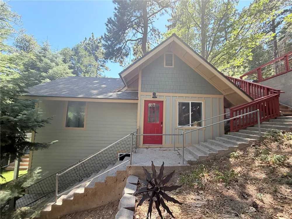 659 Virginia Ct. Court Lake Arrowhead, CA 92352
