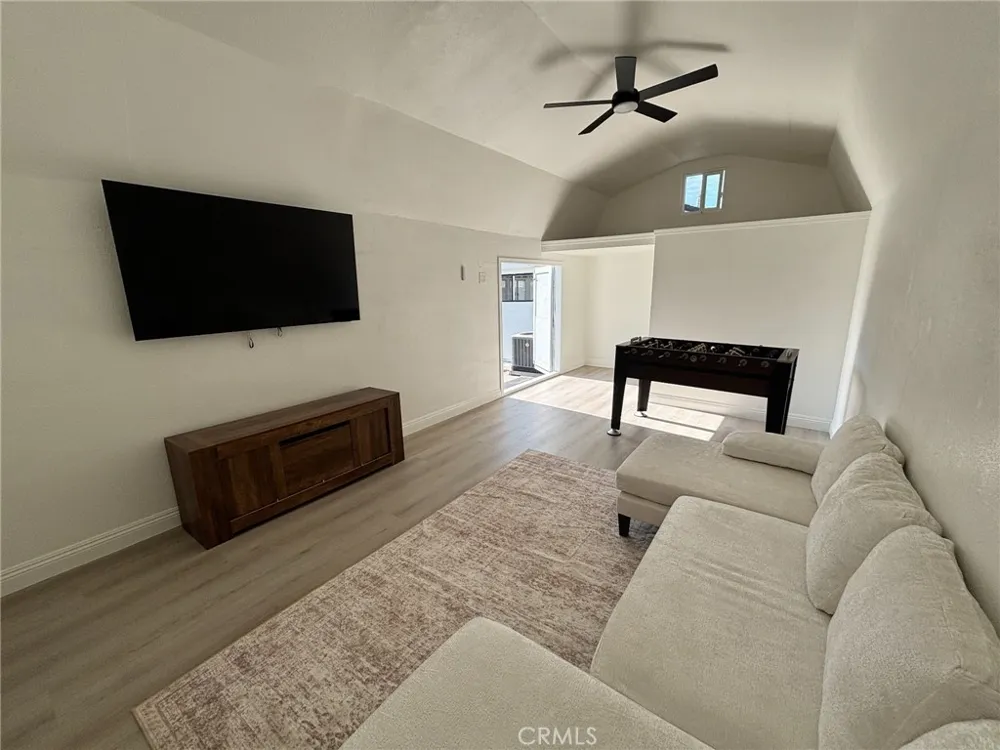 1315 E 55th Long Beach, CA 90805