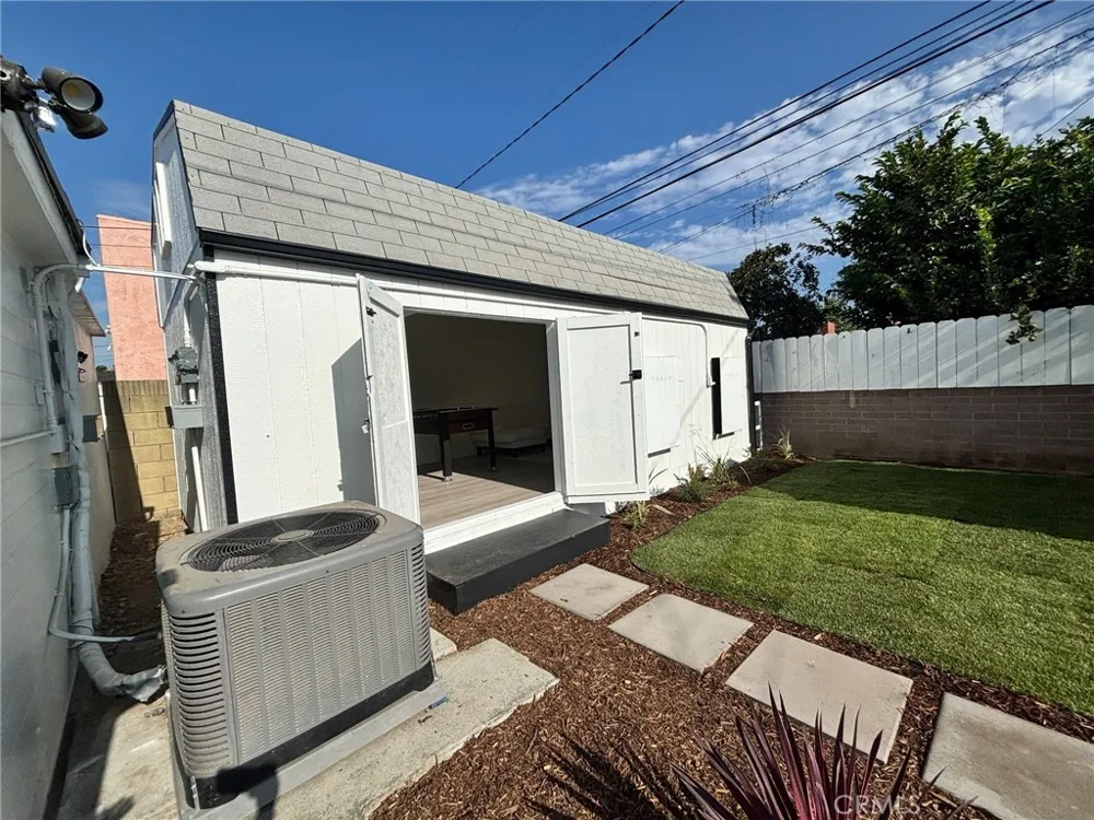 1315 E 55th Long Beach, CA 90805