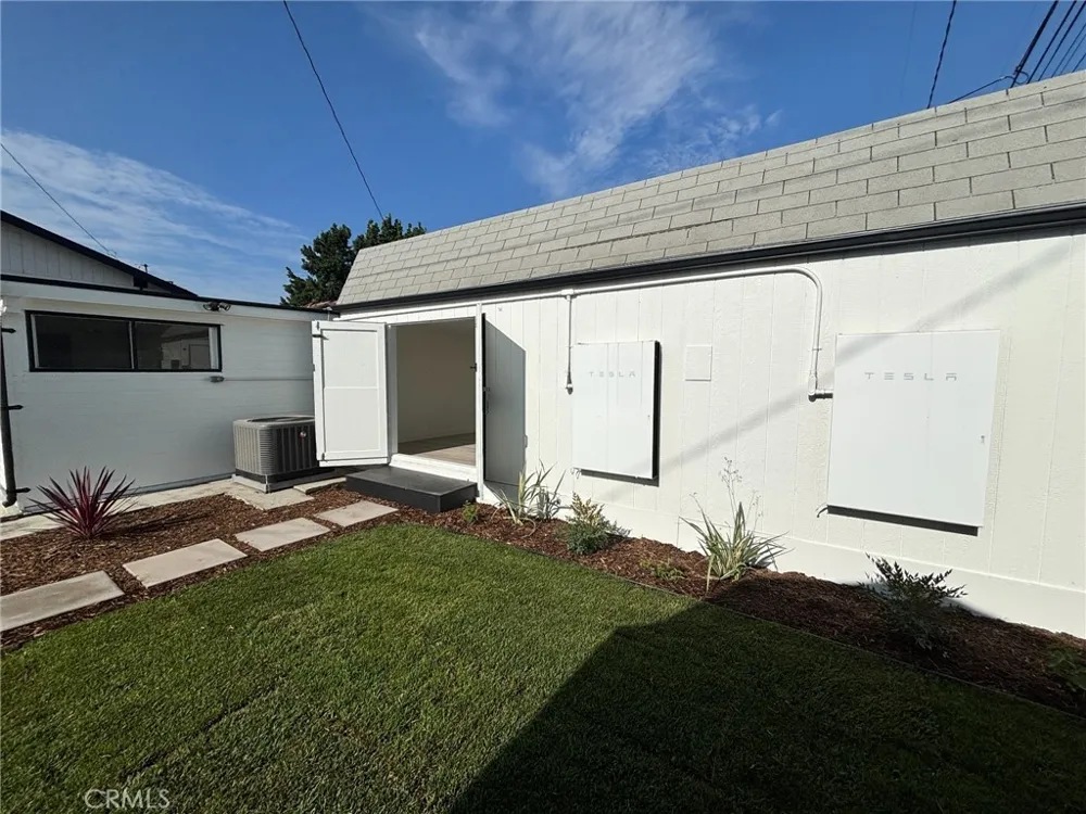 1315 E 55th Long Beach, CA 90805