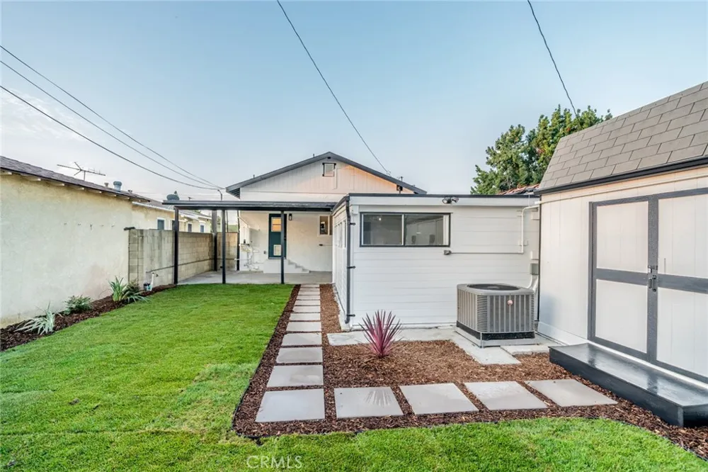 1315 E 55th Long Beach, CA 90805