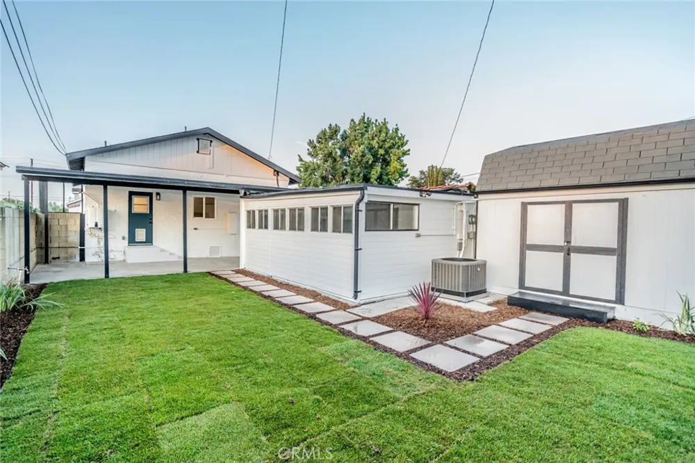 1315 E 55th Long Beach, CA 90805