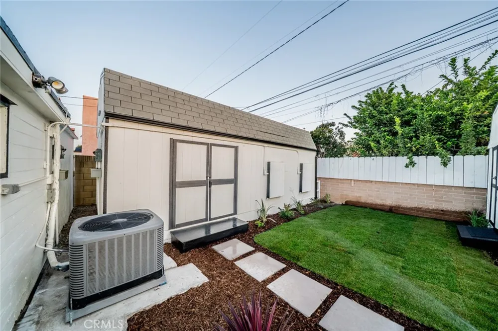 1315 E 55th Long Beach, CA 90805