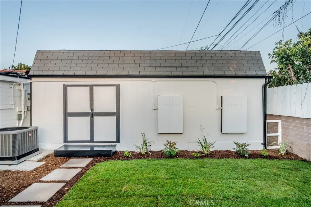 1315 E 55th Long Beach, CA 90805
