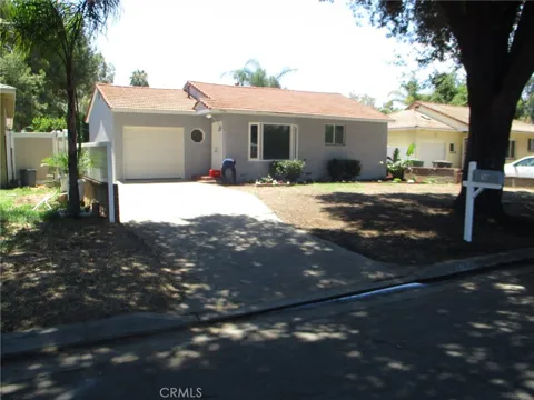 9748 Belmont