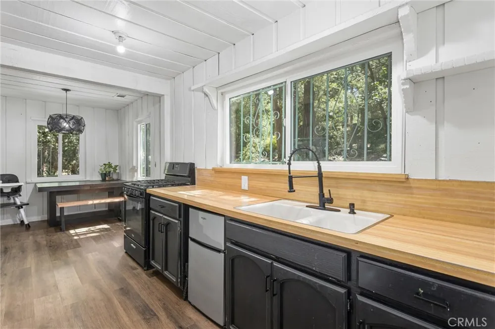 40433 Valley Of The Falls Forest Falls, CA 92339