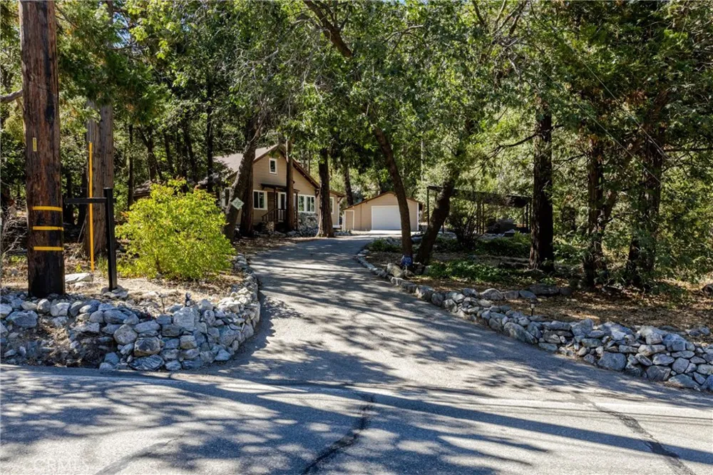 40433 Valley Of The Falls Forest Falls, CA 92339