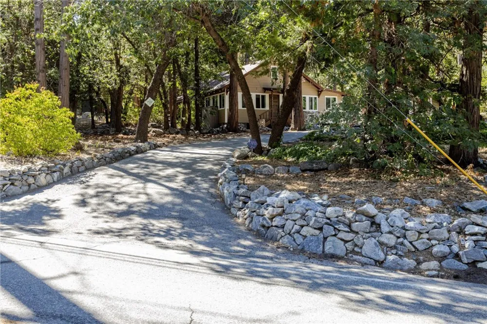 40433 Valley Of The Falls Forest Falls, CA 92339
