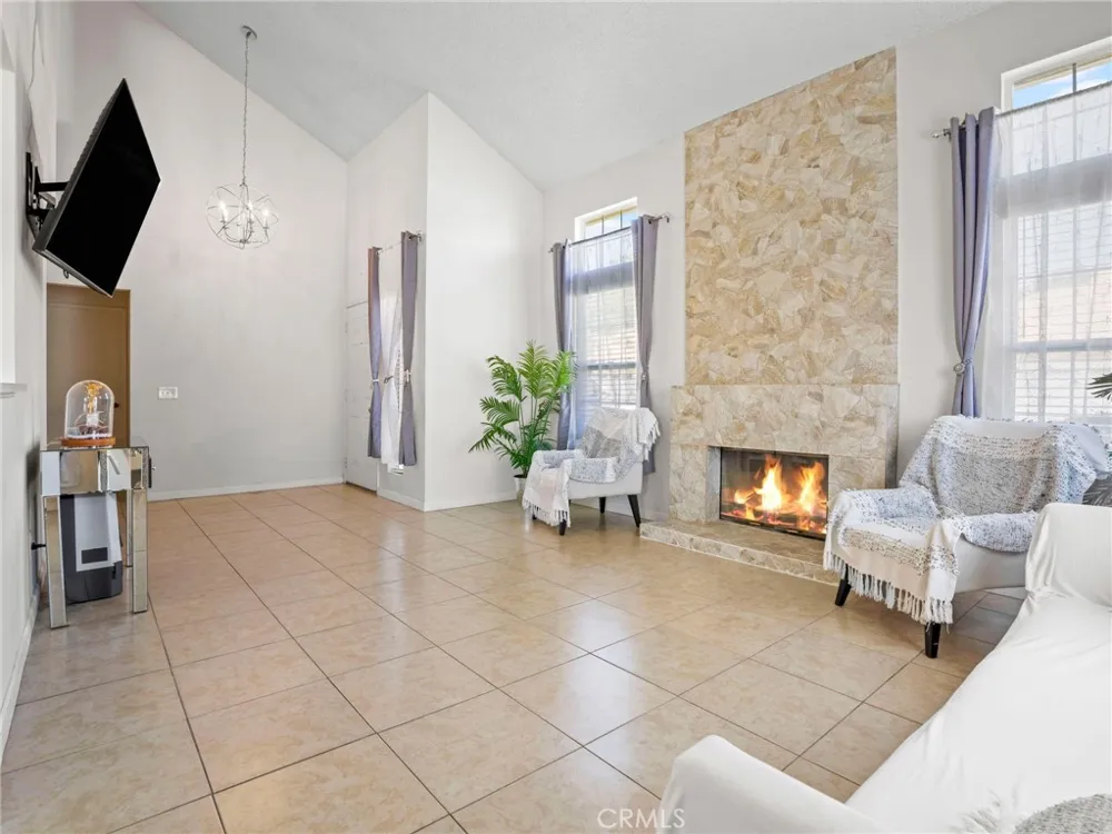510 La Costa Banning, CA 92220