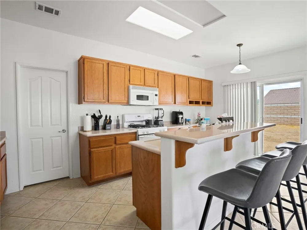 13806 Linda Victorville, CA 92392
