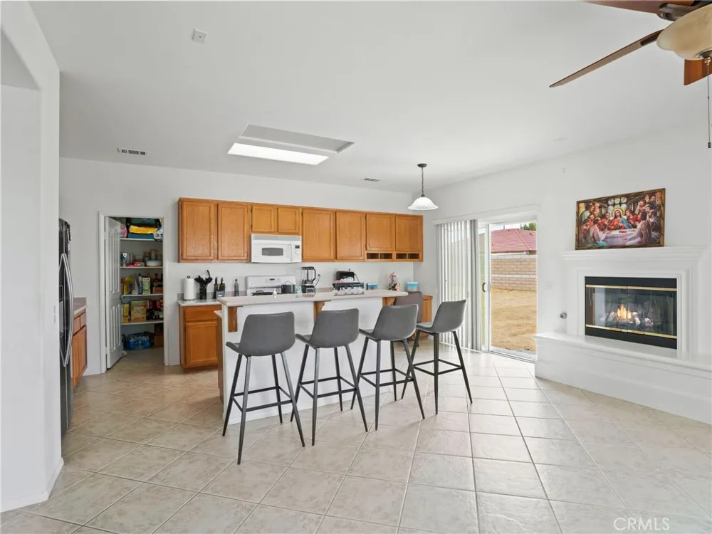 13806 Linda Victorville, CA 92392