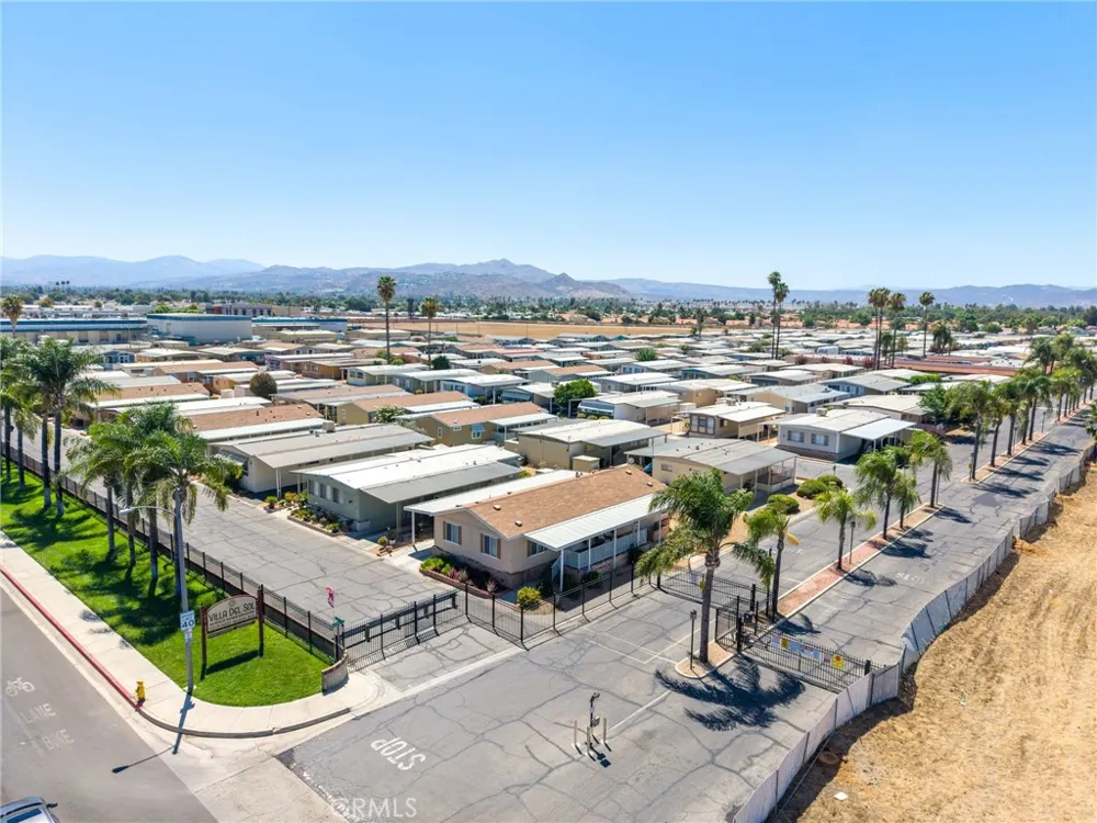 2205 W Acacia Avenue #125 Hemet, CA 92545