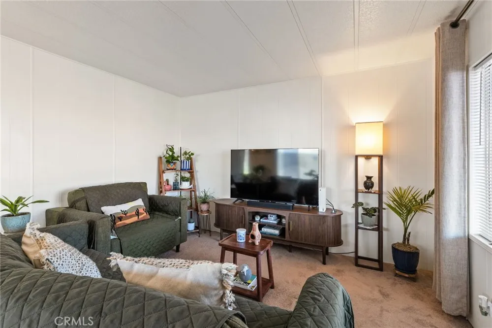 2205 W Acacia Avenue #125 Hemet, CA 92545