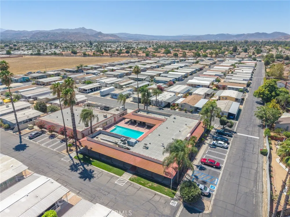 2205 W Acacia Avenue #125 Hemet, CA 92545