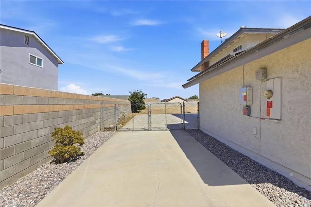 11529 Geyser Jurupa Valley, CA 91752
