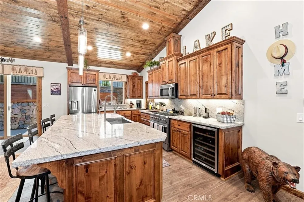 734 Tehama Big Bear Lake, CA 92315