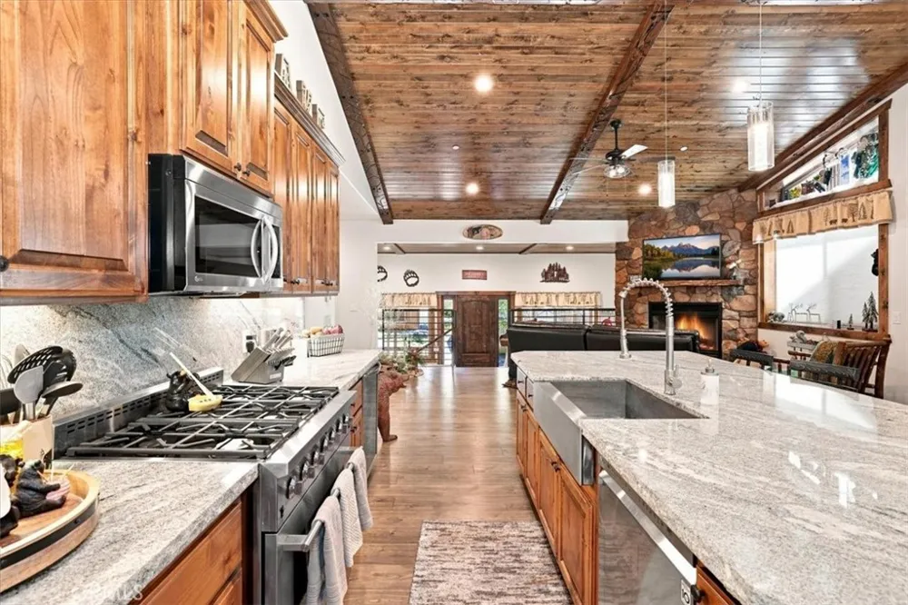 734 Tehama Big Bear Lake, CA 92315