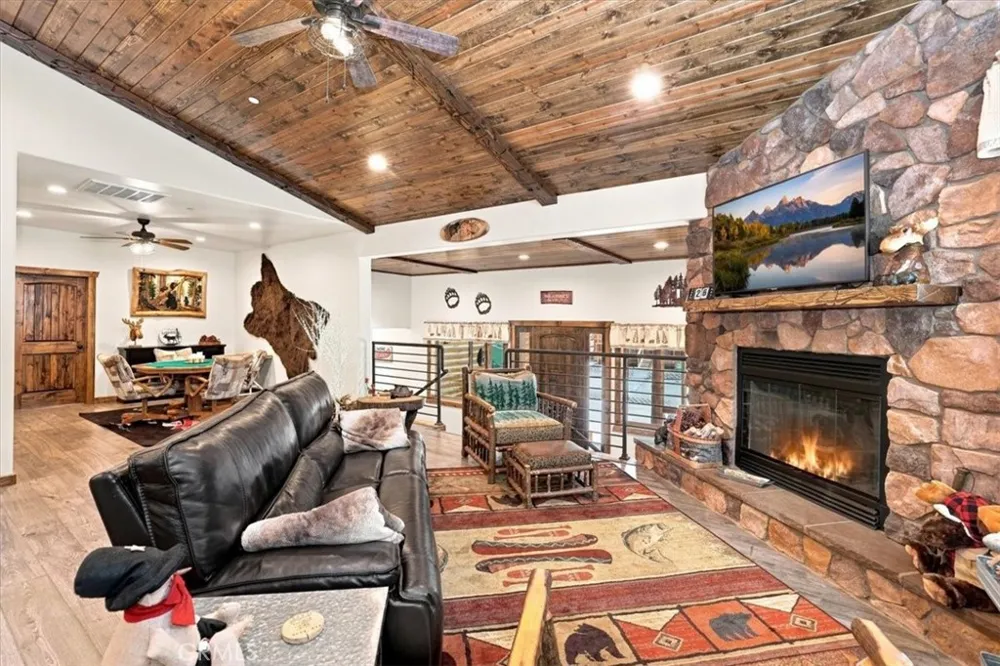 734 Tehama Big Bear Lake, CA 92315