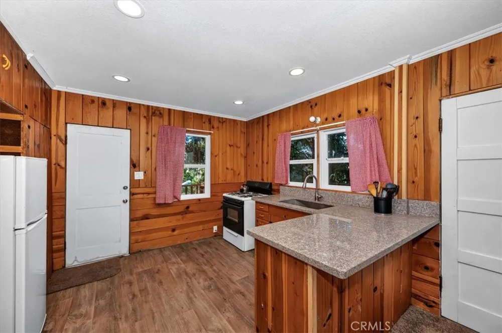 22421 Pine Cedarpines Park, CA 92322
